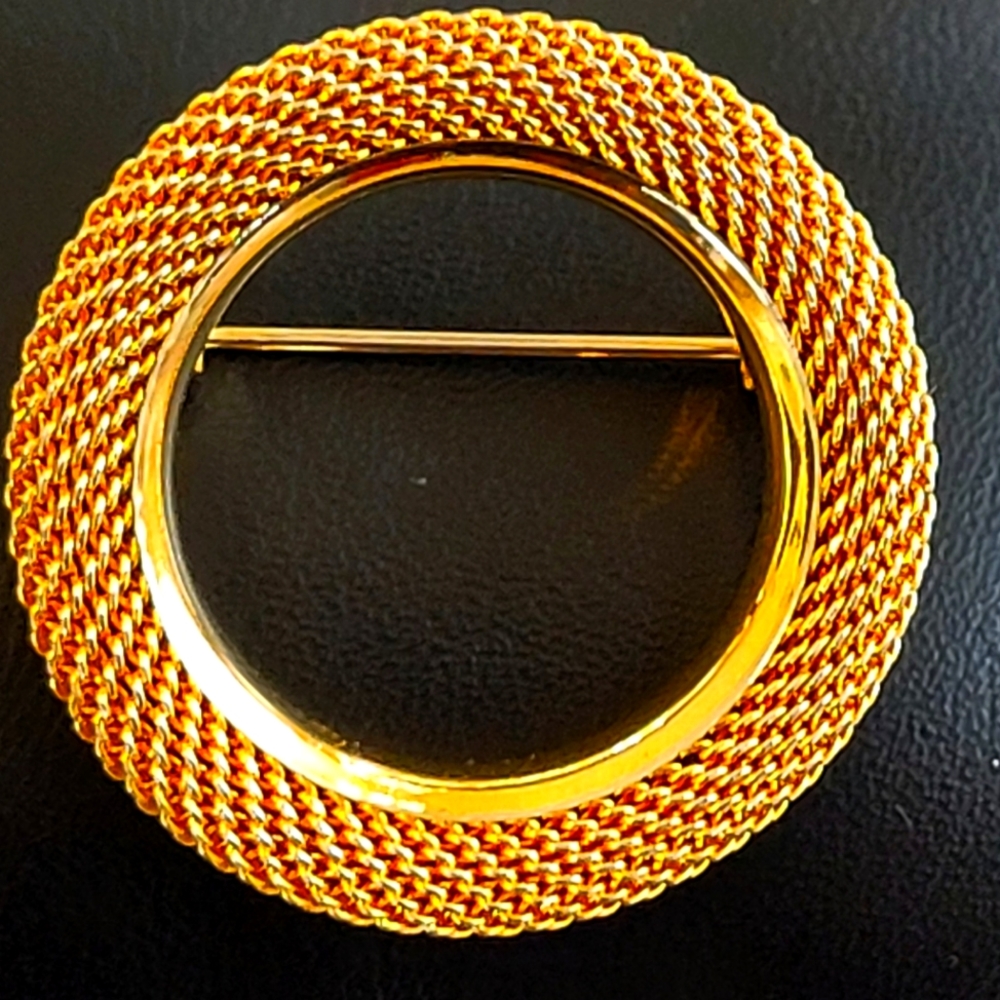 Mesh Circle Vintage Brooch - Gold Tone